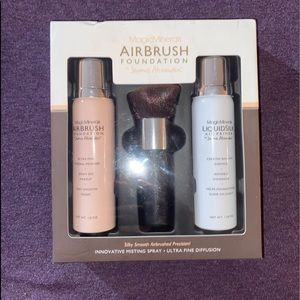 BRAND NEW in box Magic Minerals Spray Foundation